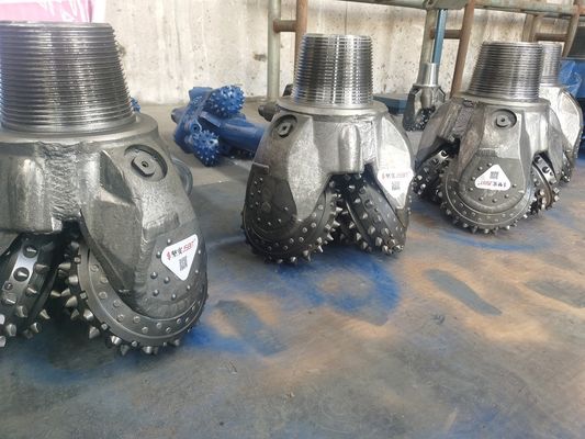 Código Tricone selado de borracha 531 do bocado de rolo IADC do dente de aço